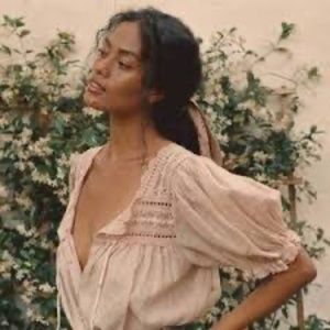 SOLD Crosspost - doen anneth top